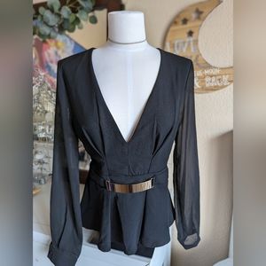 🐰Keyhole Plunging Peplum Top